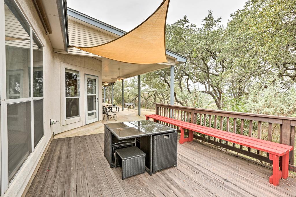 Modern Fischer House With Deck, Fire Pit & Hot Tub! - thumb 1