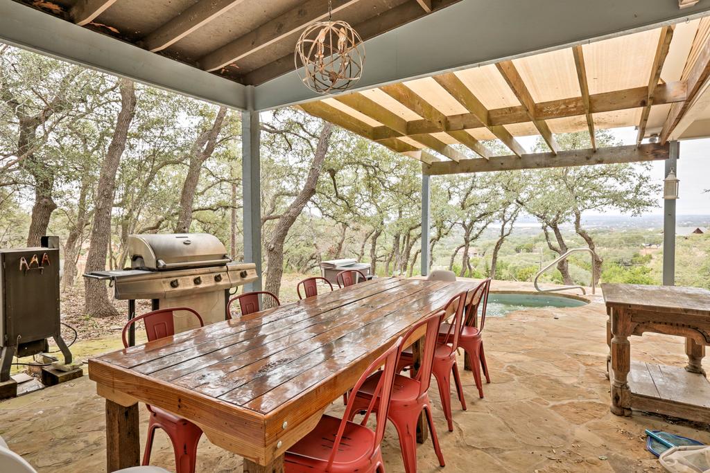 Modern Fischer House With Deck, Fire Pit & Hot Tub! - thumb 0