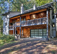 Modern Harstine Island Hideaway with Water Views - Accommodation Los Angeles