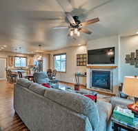 Modern Home on Golf Course with Game Room & Fireplace - Accommodation Los Angeles