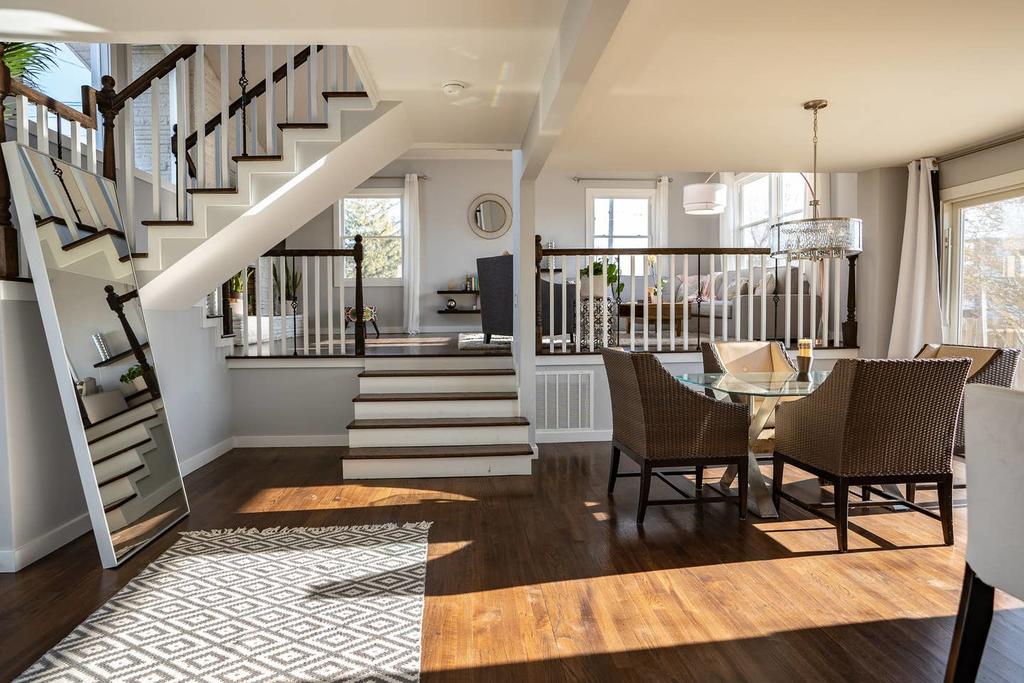 Modern Luxury Family Getaway Near Beach + Casinos - thumb 1