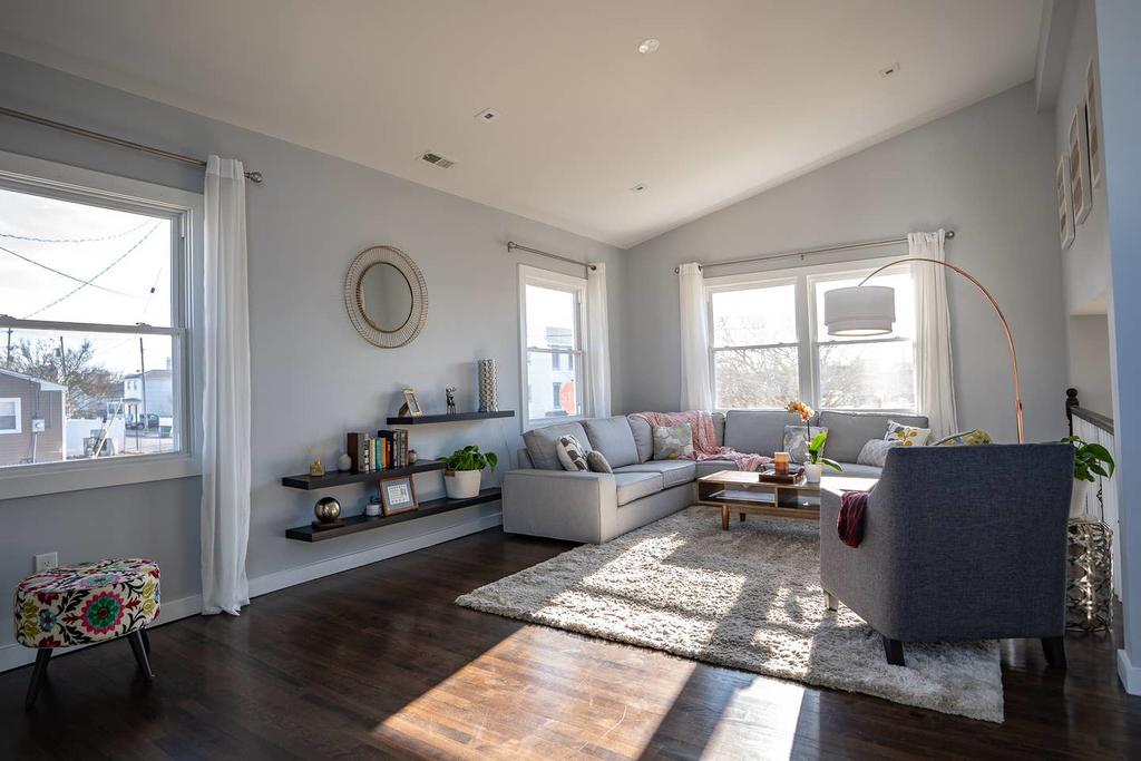 Modern Luxury Family Getaway Near Beach + Casinos - thumb 0