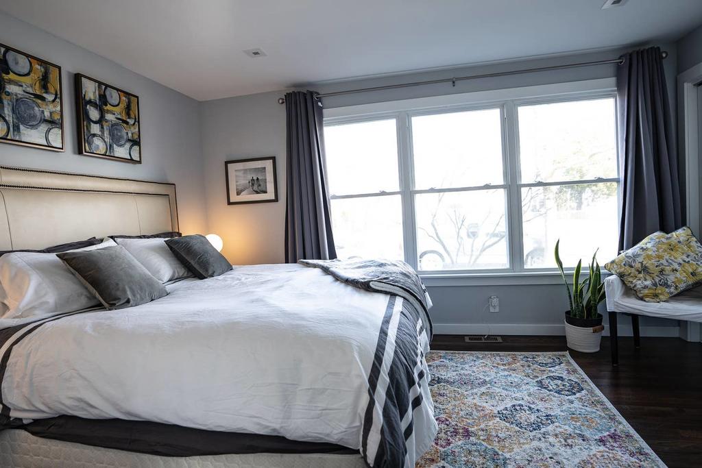 Modern Luxury Family Getaway Near Beach + Casinos - thumb 3