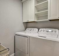 Modern Morrison House with Deck and 2 Fireplaces - Accommodation Los Angeles