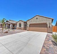 Modern San Tan Valley Family Home with Community Pool - Accommodation Los Angeles