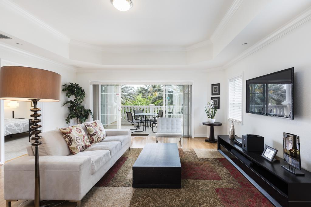 Modern Three Suites Vacation Apartment (266652)