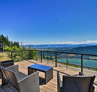 Modern Underwood Home with Deck and Mt Hood Views - Accommodation Los Angeles