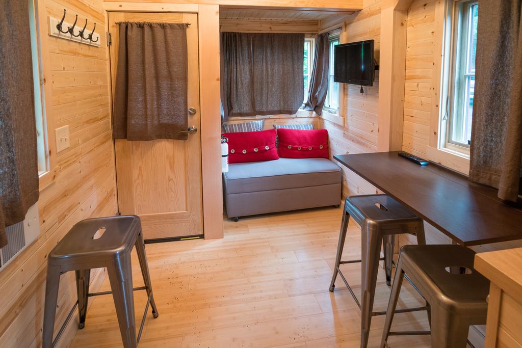 Mount Hood Village Lincoln Tiny House 2 - thumb 1