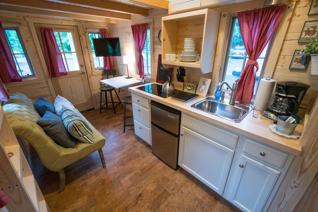 Mount Hood Village Scarlett Tiny House 3 - thumb 2