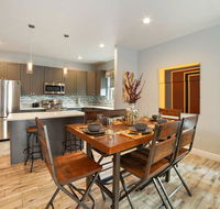 New Centrally Located Chic Family Home In Tampa - Accommodation Los Angeles