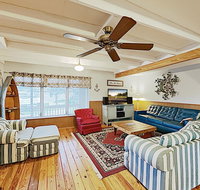 New Listing 1-Acre Lakefront Home w/ Fishing Dock home - Accommodation Los Angeles