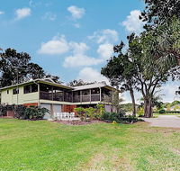 New Listing! Canal-Side Gem w/ Huge Yard & Hot Tub home - Accommodation Los Angeles