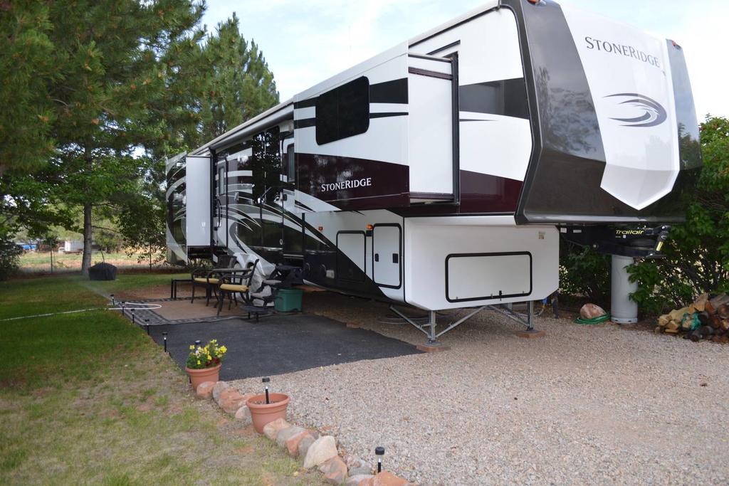 Outdoor Glamping Large 5th Wheel Setup OK4A - thumb 0