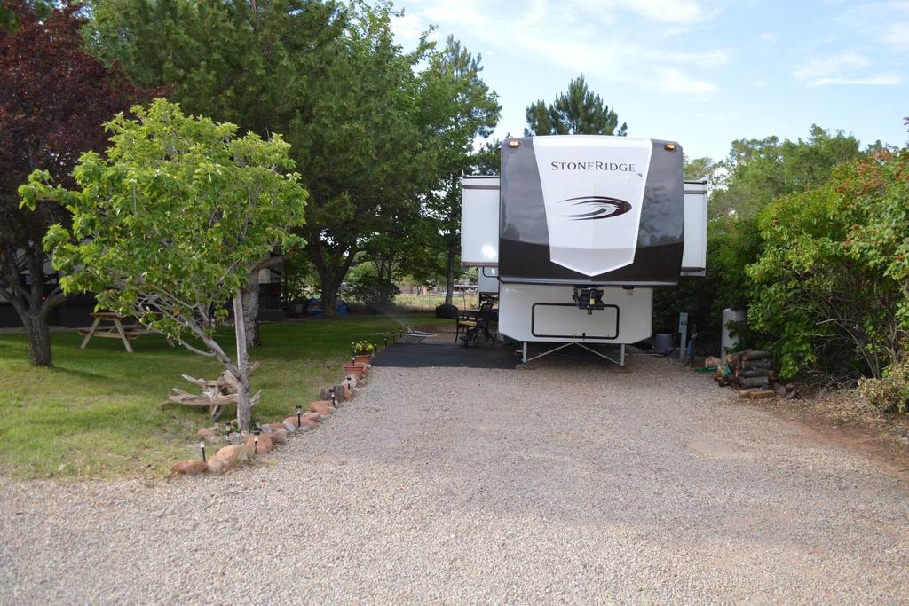 Outdoor Glamping Large 5th Wheel Setup OK4A - thumb 2
