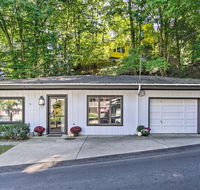 Pet-Friendly Cottage Less Than 1 Mile From Oval Beach! - Accommodation Los Angeles