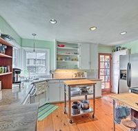 Pet-Friendly Puget Sound Cottage - Walk to Beach - Accommodation Los Angeles