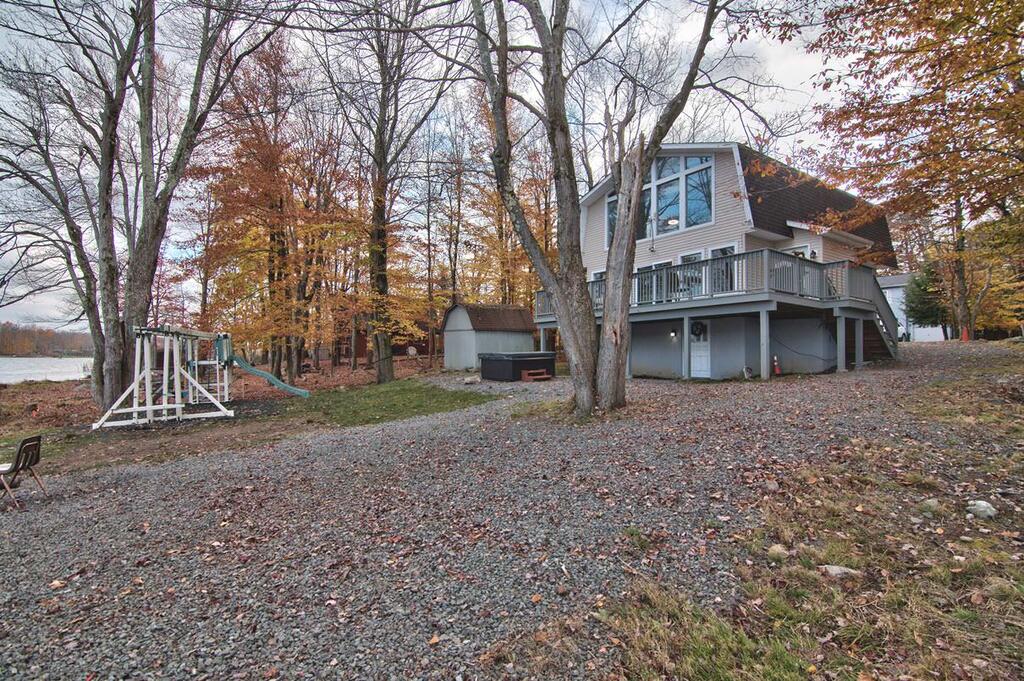 Poconos Luxury Lakefront Contemporary House - thumb 0