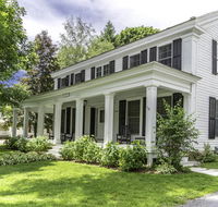 Postcard Perfect Mansion in Manchester Village - Accommodation Los Angeles