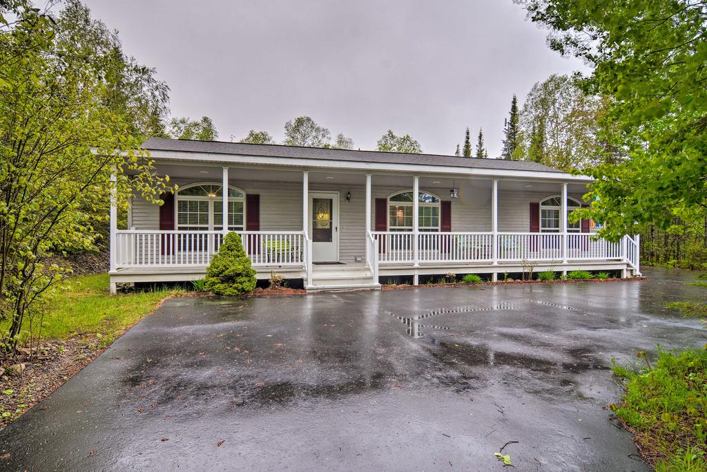 Presque Isle Harbor Home W/Gas Grill + Bikes! - thumb 2