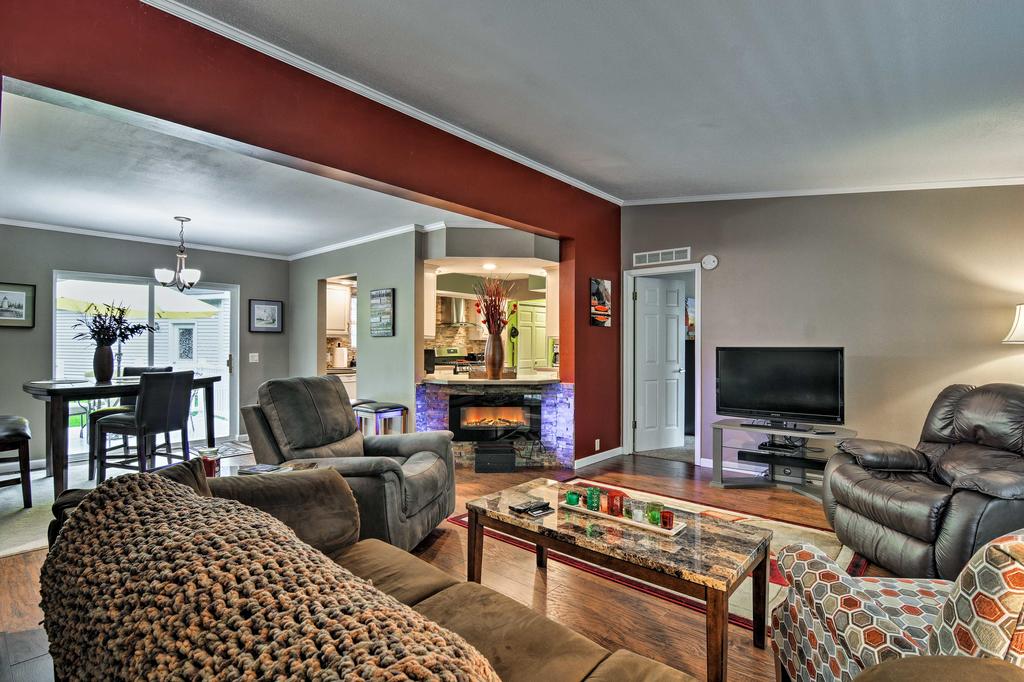 Presque Isle Harbor Home W/Gas Grill + Bikes! - thumb 0