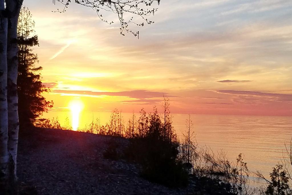 Presque Isle Harbor Home W/Gas Grill + Bikes! - thumb 1