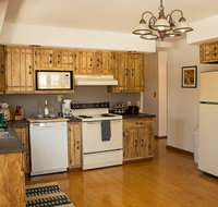 Private 5 Star Home in B.C. w/Sauna  Parking - Accommodation Los Angeles