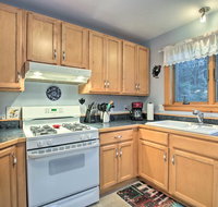 Private Northampton Area Home on 8 Lush Acres - Accommodation Los Angeles