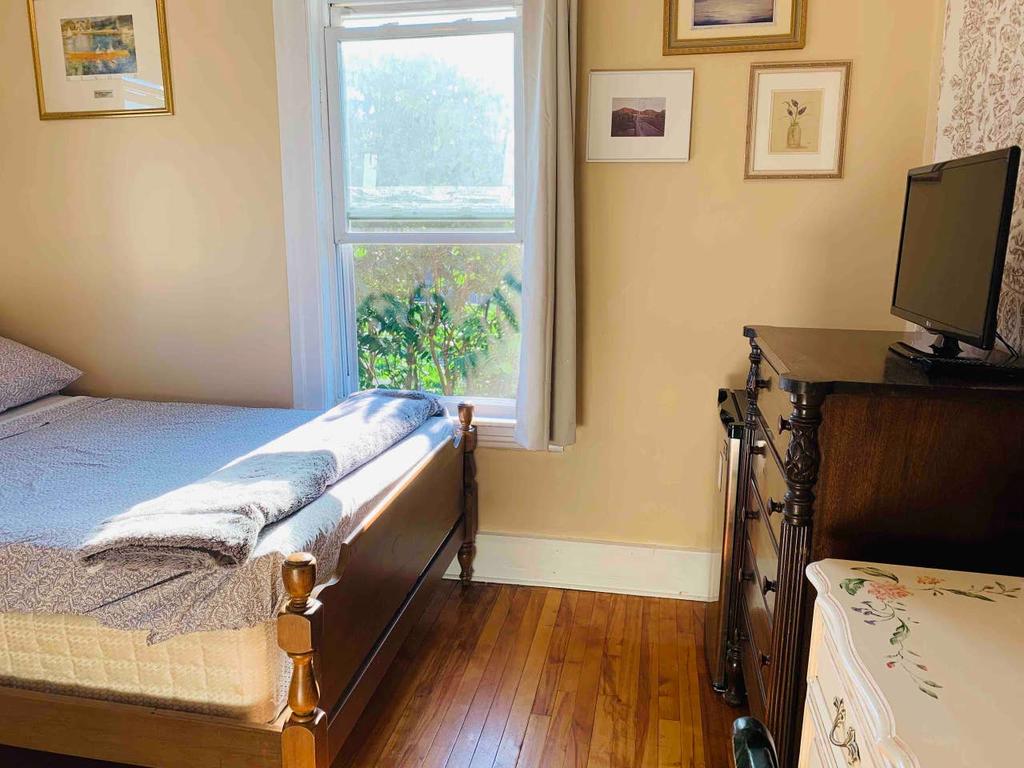 Private Room In Centrally Located Cozy & Clean Homestay - thumb 2