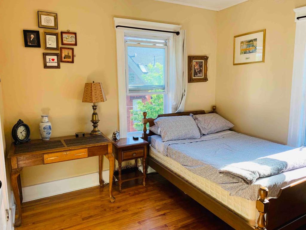 Private Room In Centrally Located Cozy & Clean Homestay - thumb 0