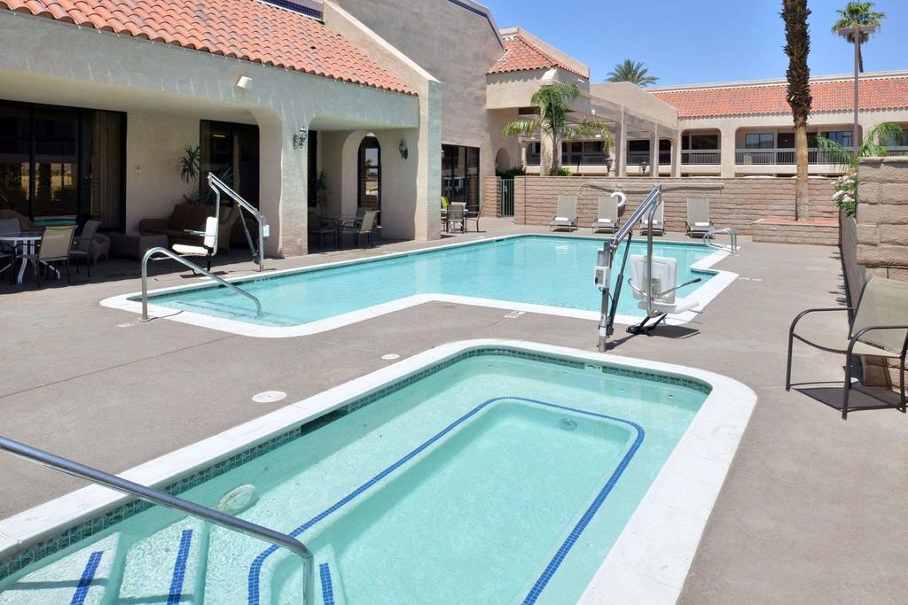 Quality Inn & Suites Indio I-10 - thumb 1