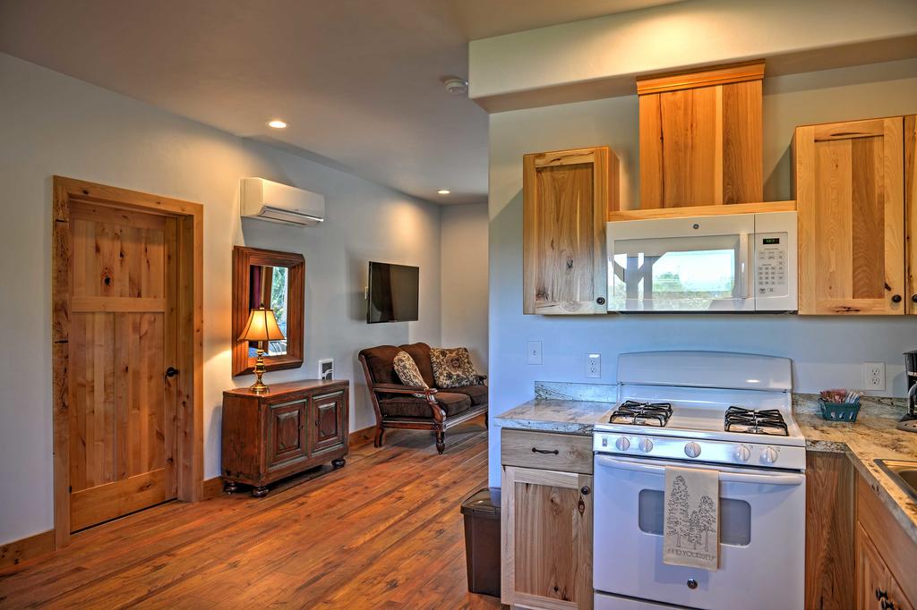 R Lazy S Inn Apt By Airport, 30 Min. To Whitefish! - thumb 3