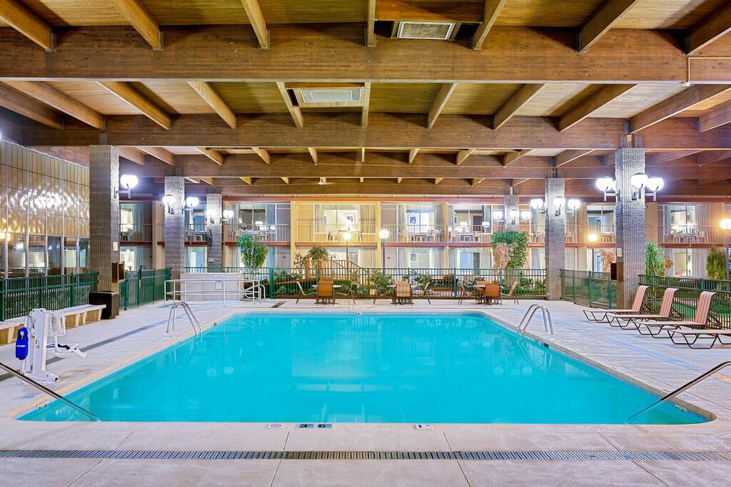 Ramada By Wyndham Mitchell Hotel & Conference Center - thumb 0