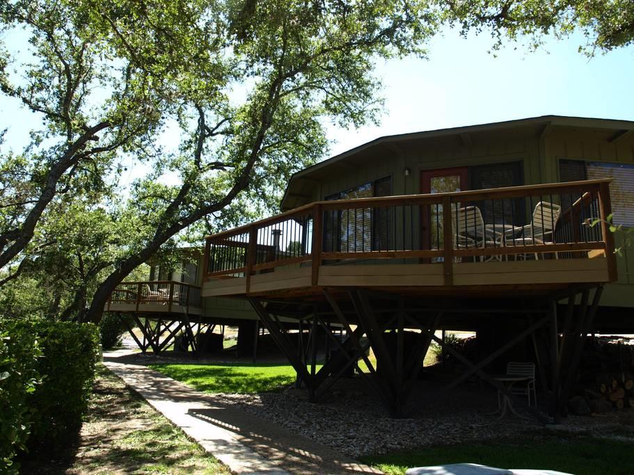 Relaxing Bungalow W/ Treetop Views, Pool & Hot Tub, Next To Marina (#17) - thumb 1