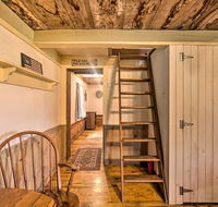 Remote 1901 Studio Cabin with Loft - Pets Allowed - Accommodation Los Angeles