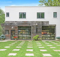 Roan and Black - Accommodation Los Angeles