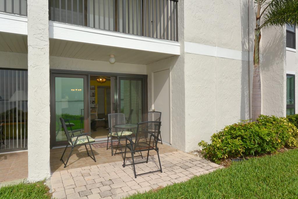 Runaway Bay Unit 192 Bay View - thumb 3