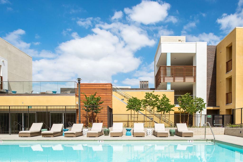 Runway Apartment B202 - thumb 2
