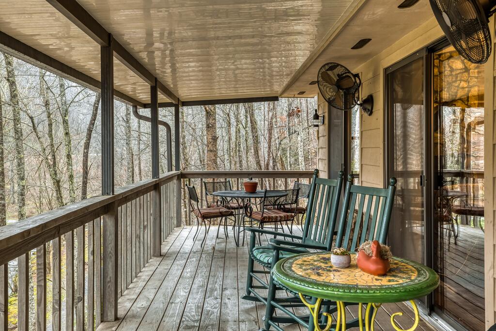 Rushing Creek Retreat - thumb 1