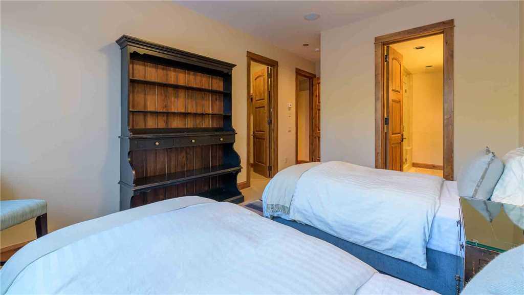 Russell Retreat (Private Home) - thumb 0