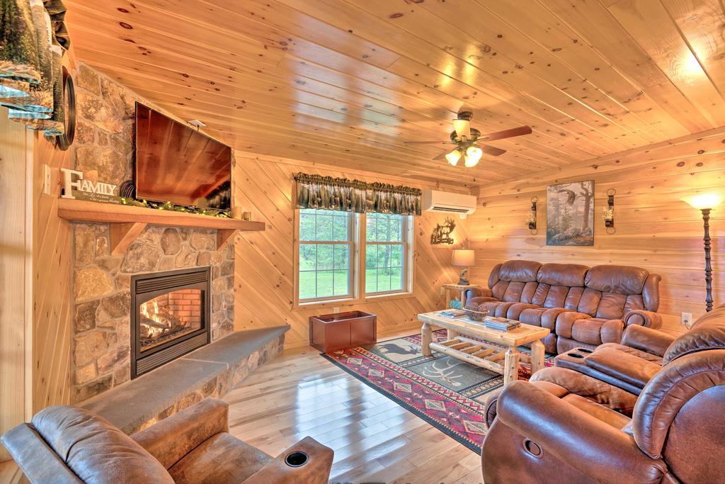 Rustic Benezette Cabin With Porch, Hot Tub & Fire Pit - thumb 3