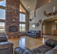 Rustic Bryce Canyon Home with Deck on Sevier River - Accommodation Los Angeles