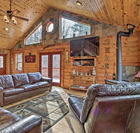 Rustic Cabin with Hot Tub - 7 Miles to Hocking Hills - Accommodation Los Angeles