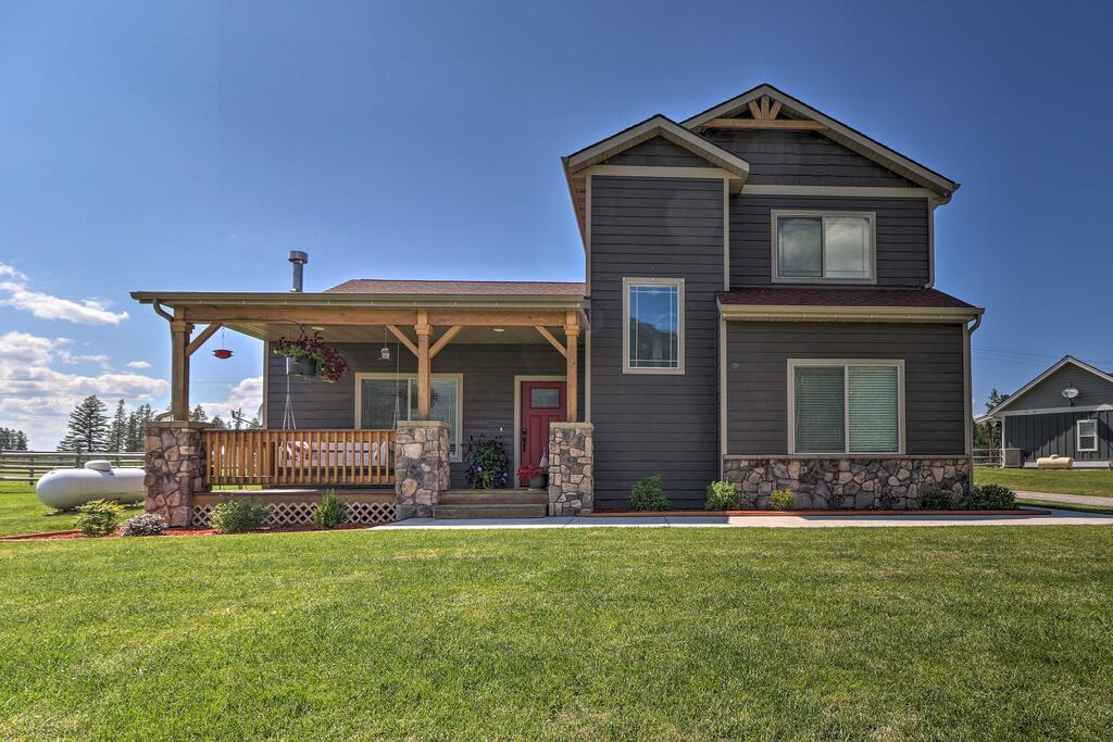 Rustic Glacier Gem With Mountain Views & Patio - thumb 1