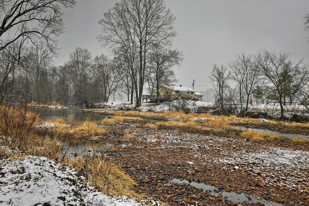 Rustic Ironton Home With Deck And Fireplace On A Creek! - thumb 2