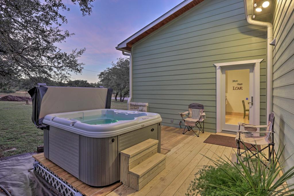 Rustic Johnson City Home W/Hot Tub-2 Miles To Town - thumb 2