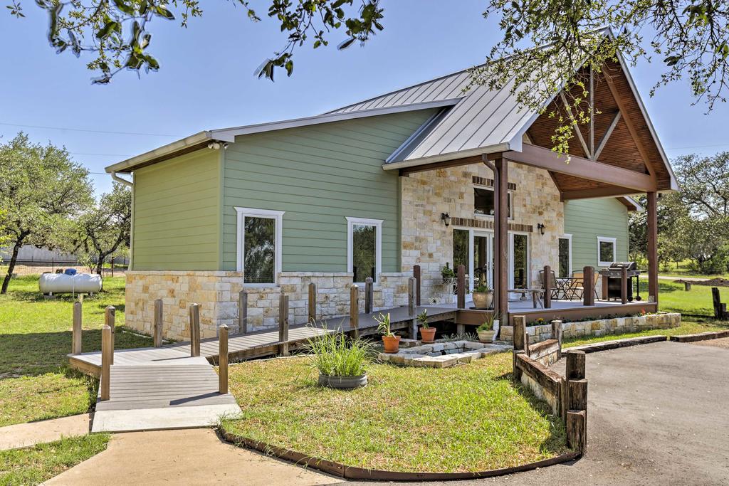 Rustic Johnson City Home W/Hot Tub-2 Miles To Town - thumb 1