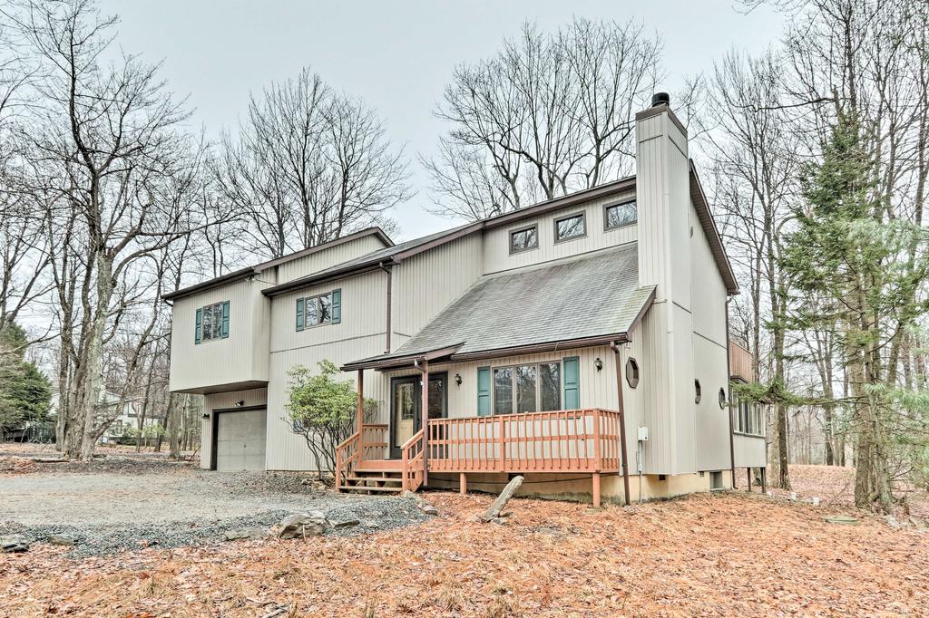 Rustic Lake Harmony Home With Deck & Wooded Views! - thumb 0