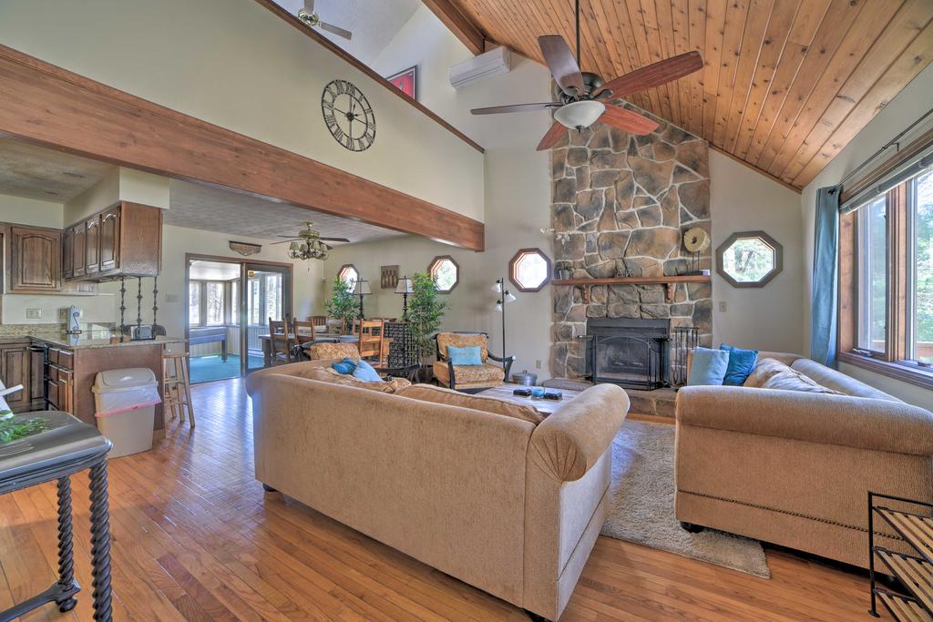 Rustic Lake Harmony Home With Deck & Wooded Views! - thumb 2