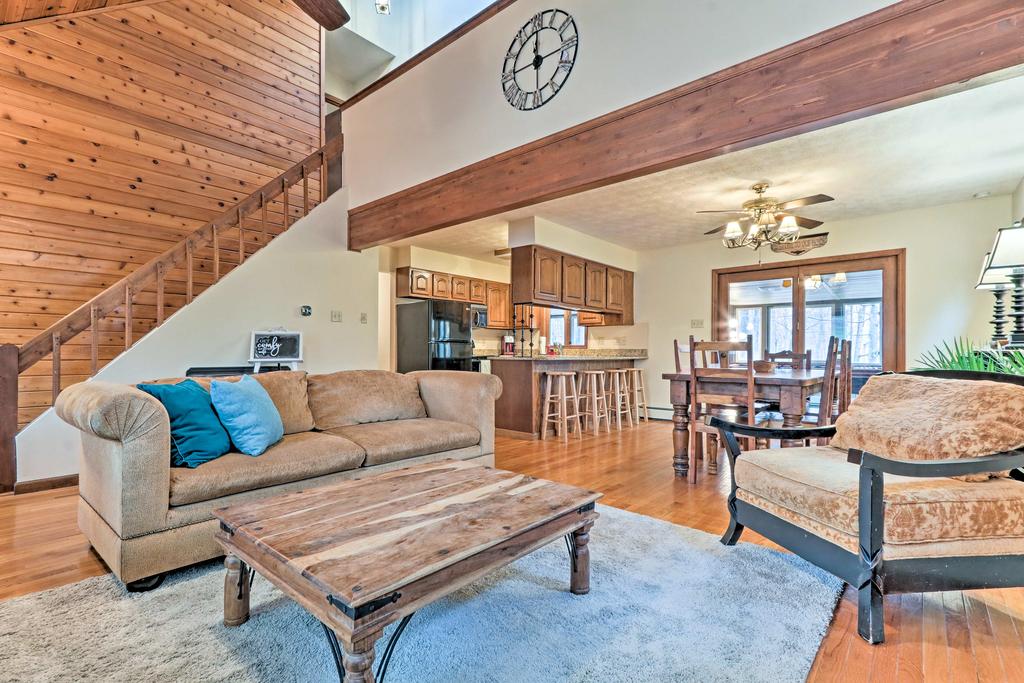 Rustic Lake Harmony Home With Deck & Wooded Views! - thumb 3