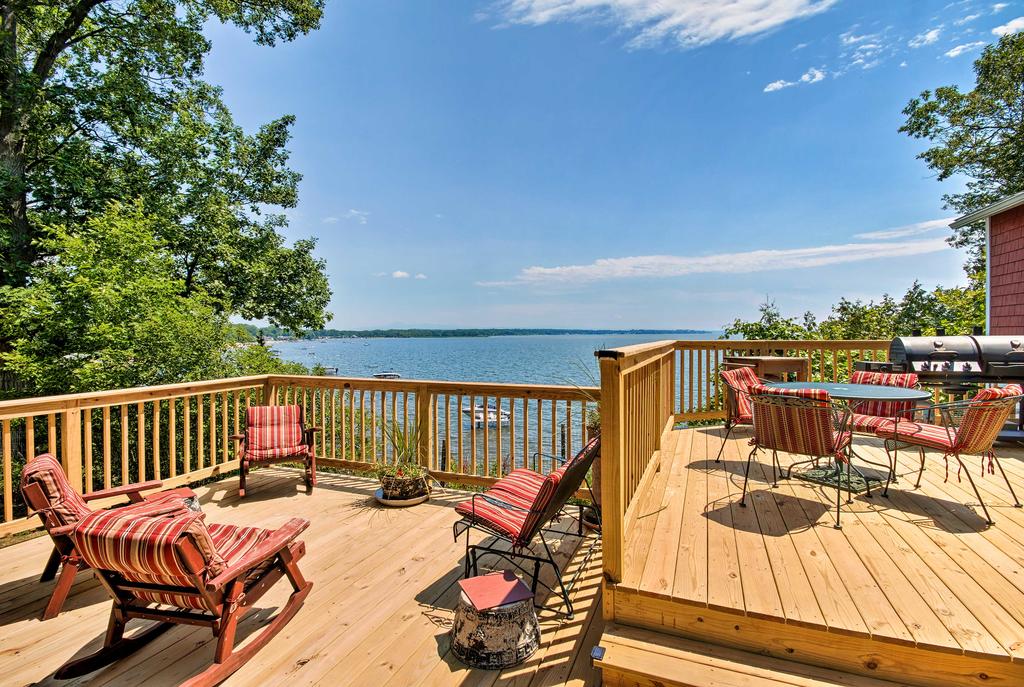 Rustic Lake House On Lake Champlain's Barney Point - thumb 1